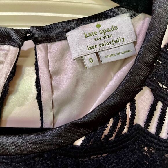 KATE SPADE Short Sleeve Scalloped Crochet Blouse Black Women’s Size 0 - Picture 5 of 7